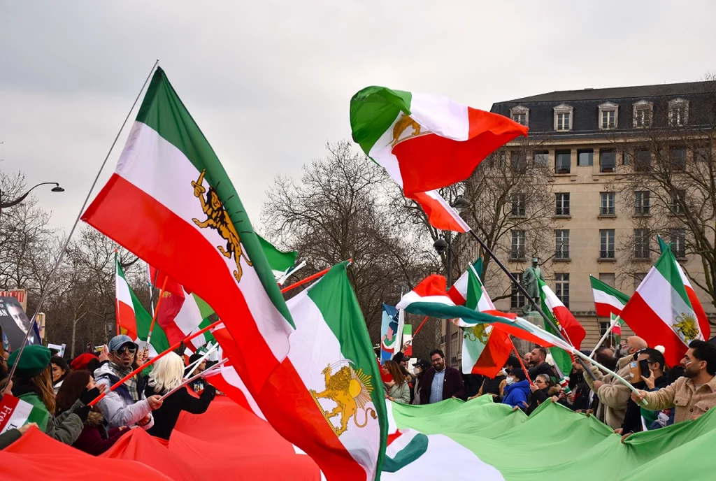 Iran a Paris image 17 MiaFled