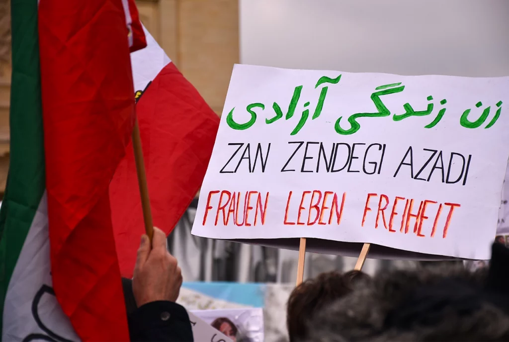 Iran a Paris image 18 MiaFled