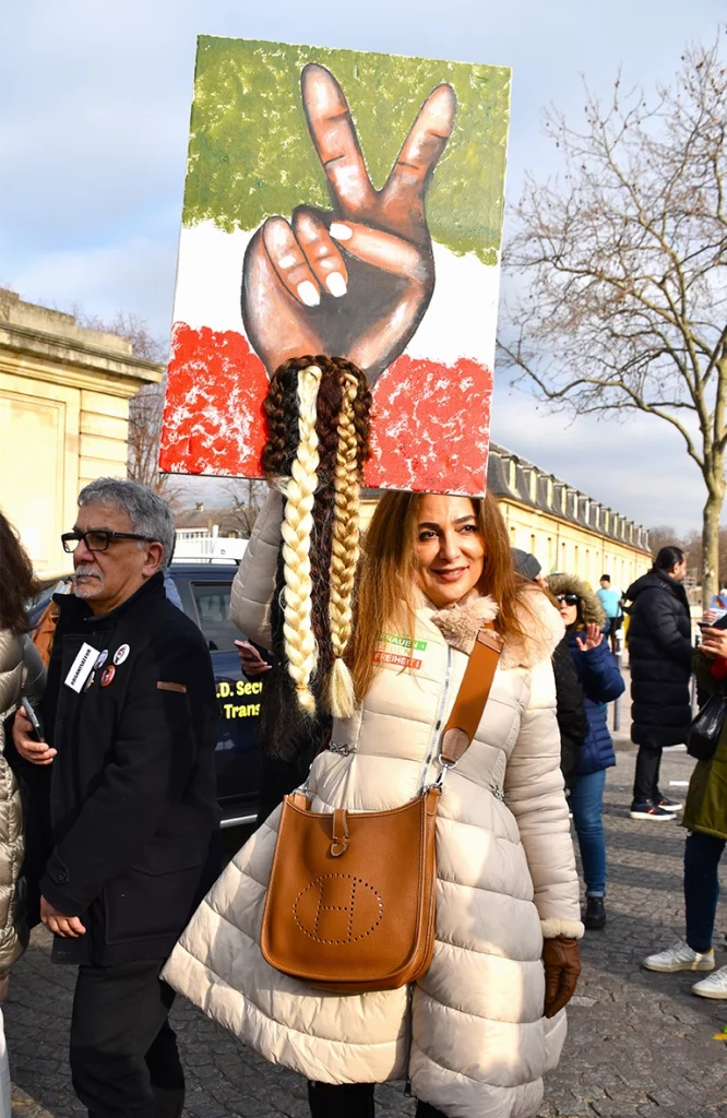 Iran a Paris image 23 MiaFled