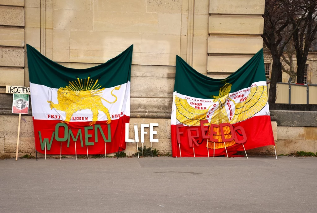 Iran a Paris image 7 MiaFled